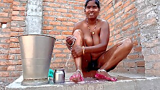 aunty bathing indian